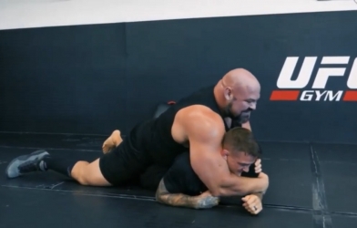 Dustin Poirier chạm trán 'Người đàn ông khỏe nhất hành tinh', trước thềm đấu McGregor