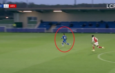 VIDEO: 'Tương lai của ĐT Thái Lan' phá lưới Arsenal, cứu nguy đội nhà