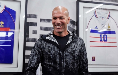 HLV Zidane dẫn dắt ‘đối thủ không đội trời chung’ với hợp đồng kỷ lục?