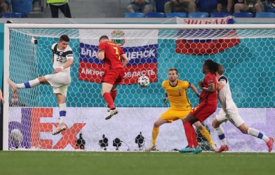 Cựu sao Barca đánh đầu hiểm hóc mở tỉ số cho ĐT Bỉ