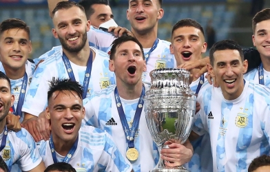 Ronaldo bị hạ bệ sau chiến tích lịch sử của Messi