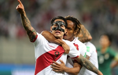 Peru 'hủy diệt' Bolivia ngay trên sân nhà