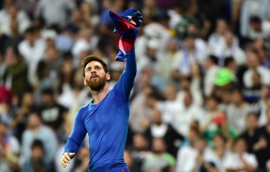 Messi làm rung chuyển Bernabeu, biến sân nhà Real thành 'sân khấu'
