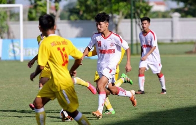 HLV Troussier triệu tập 'em họ Công Phượng' lên U18 Việt Nam