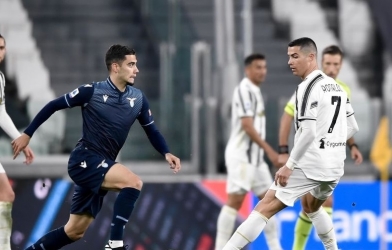 'Huyền thoại tiki-taka' cân nhắc tương lai với MU