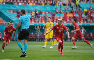 Macedonia rút ngắn tỷ số bằng pha đá bồi phạt đền