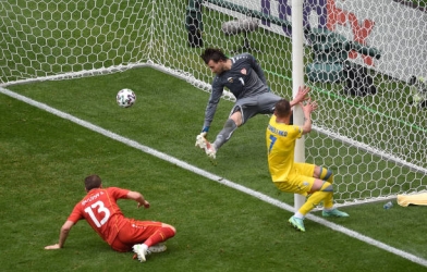 Video bàn thắng Ukraina 2-1 Macedonia: Hiệp 2 căng như dây đàn