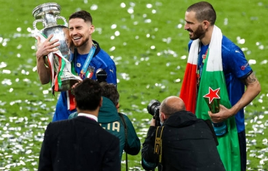 Sao Juve và Chelsea 'xát muối' vào nỗi buồn bóng đá Anh