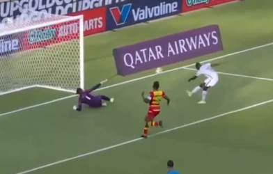 ĐKVĐ Asian Cup bỏ lỡ không tưởng ở cự ly 5m