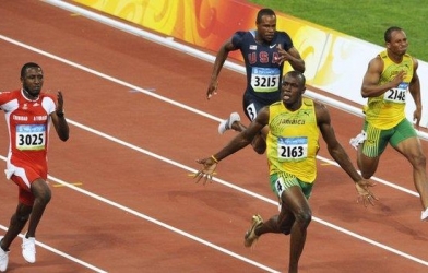 Usain Bolt 'vừa chạy vừa chơi' cũng phá kỷ lục thế giới và Olympic 2008