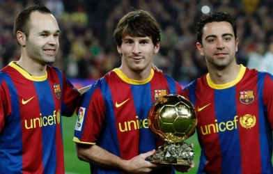 Xavi và Iniesta 'đau đớn' khi Messi khoác áo PSG