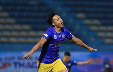 VIDEO: Bùi Hoàng Việt Anh đá xấu, HLV Lê Huỳnh Đức phát cáu