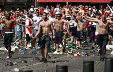 CĐV Đan Mạch bị 40 CĐV Anh hành hung tập thể sau trận bán kết EURO 2021