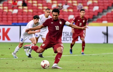 ĐT Thái Lan bất ngờ bị tố vào bán kết 'nhờ trọng tài'