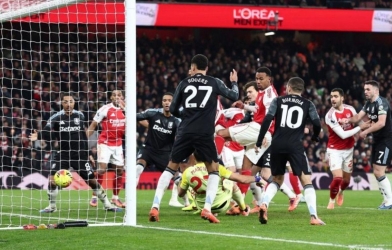 Vì sao các đội tại Premier League chưa thể vô hiệu hóa những quả phạt góc của Arsenal?