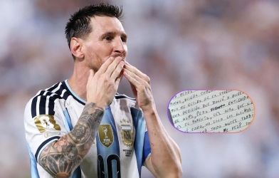 Một từ bị gạch trong thư tay Messi khiến cả thế giới tranh luận