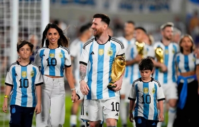 Antonela Roccuzzo gửi bức thư xúc động ngày Messi chia tay Argentina