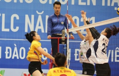 Đội bóng chuyền nữ TPHCM chỉ trích trọng tài ở trận chung kết hạng A