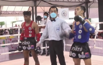 Tung mưa đòn, võ sĩ Việt Nam hạ gục đối thủ Đức để tiến vào tứ kết giải Muay Thế giới