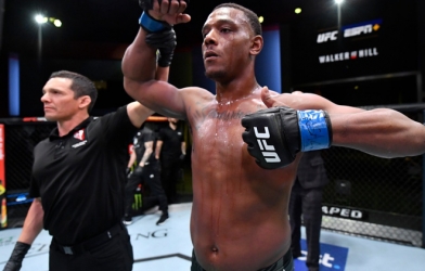 Hạ gục đối thủ, Jamahal Hill tuyên bố sẽ trở thành tân vương UFC