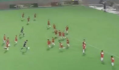 Video hài hước: Kagawa và đồng đội chấp 55 cầu thủ thi đấu