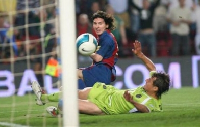 Video bóng đá: Messi tái hiện siêu phẩm của Maradona vào lưới Getafe 7 năm trước