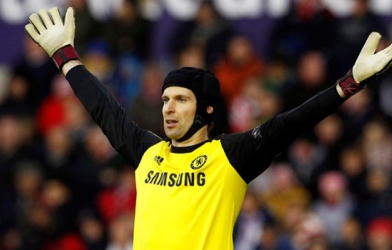 Petr Cech trở thành 'gác đền huyền thoại' của Chelsea