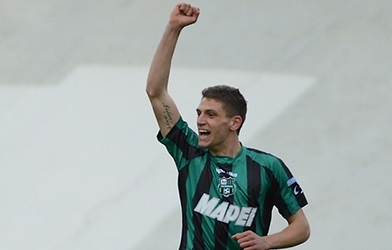 Sao trẻ 19 tuổi nói gì khi ‘nã’ poker vào lưới AC Milan?