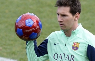 Messi ‘đua đòi’ chơi Skateboard