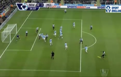 Video bóng đá: Man City thoát bàn thua gây tranh cãi