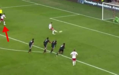 Video bóng đá: 5 tình huống phá đám đồng đội hài hước nhất