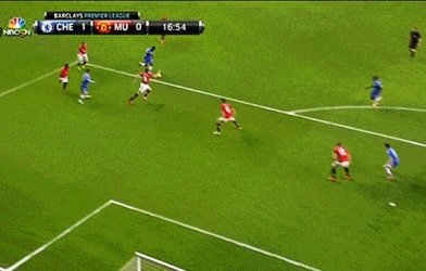 7 cầu thủ MU đứng nhìn Eto'o ghi bàn