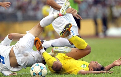 Bóng đá Việt Nam: Bạo lực sống khỏe ở V-League