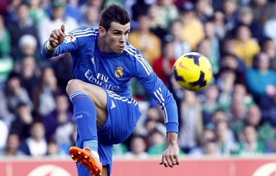 Video bóng đá: Bale diễn tuyệt kĩ roulette của Zidane