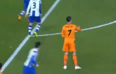 Video bóng đá: Ronaldo bực tức với đồng đội khi không hiểu ý