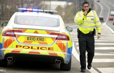 Man United thua trận, fan gọi cảnh sát đòi nói chuyện với Sir Alex