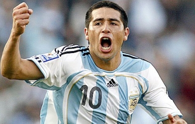 Ronaldinho, Ronaldo không... khôn bằng Riquelme