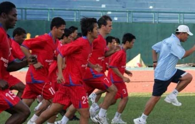 Các đội bóng V.League hối hả hội quân sau Tết