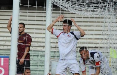 10 phút cuối đá phản lưới nhà 8 lần: Bán độ?