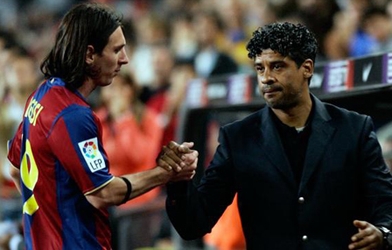 Barcelona tính mời Rijkaard trở lại Nou Camp