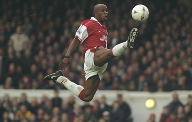 Huyền thoại Arsenal tư vấn cho đội bóng cũ