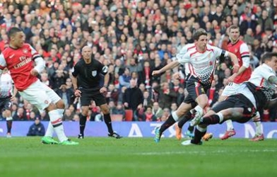 VIDEO: Những pha 'đốn giò' Arsenal vs Liverpool