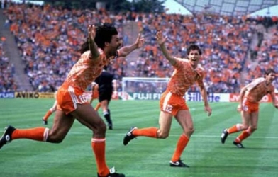 Video bóng đá: Những màn trình diễn xuất sắc của Gullit