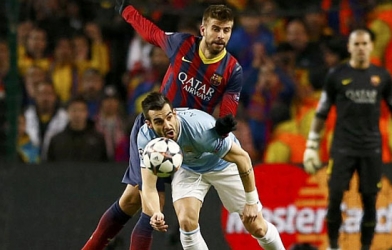 Hành động fair-play của Pique ở trận thắng M.C