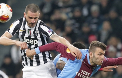 Video bàn thắng: Juventus 2-0 Trabzonspor (Vòng 1/16 - Europa League 2013/14)