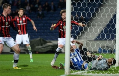 Video bàn thắng: Porto 2-2 Frankfurt (Vòng 1/16 - Europa League 2013/14)