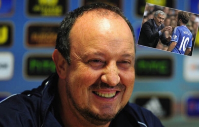 Benitez chế nhạo Mourinho về thương vụ Mata