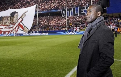 Prandelli bảo vệ Seedorf trước bão chỉ trích