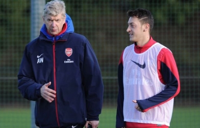 HLV Arsene Wenger khẳng định vị trí cho Ozil