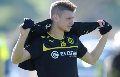 Arsenal đã nhắm được người thay thế Bacary Sagna